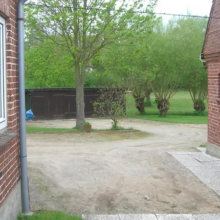 Дом отдыха 4 Bedroom Nice In *