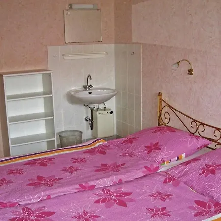 Дом отдыха 4 Bedroom Nice In *