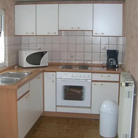 4 Bedroom Nice In Ховахт